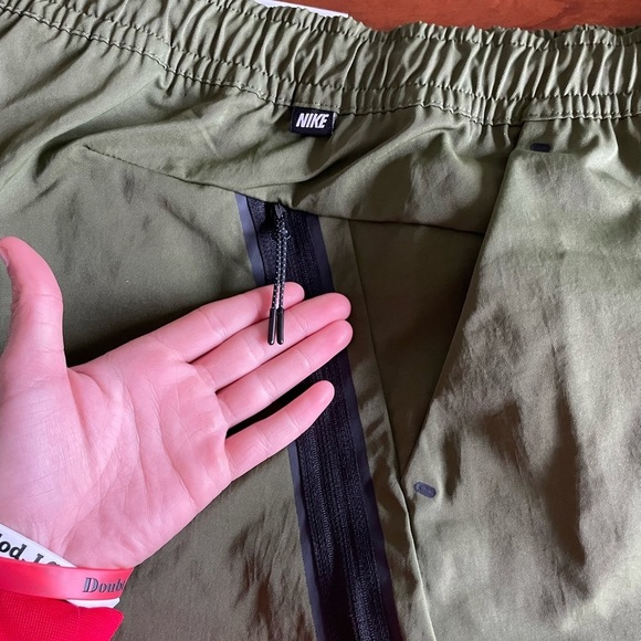 Men's Nike Sportswear Tech Essentials Pants green new with tags DR9101-326 - Picture 6 of 6